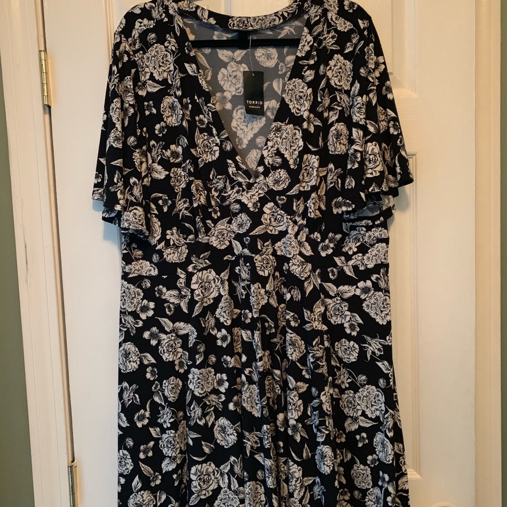 NWT Torrid Black Flora Wrap Dress